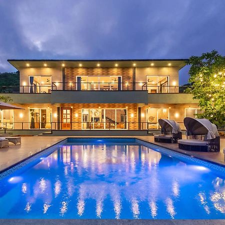 Stayvista At La Nirvana With Pool, Music Speaker & Indoor-Outdoor Game Lonavala Exterior foto