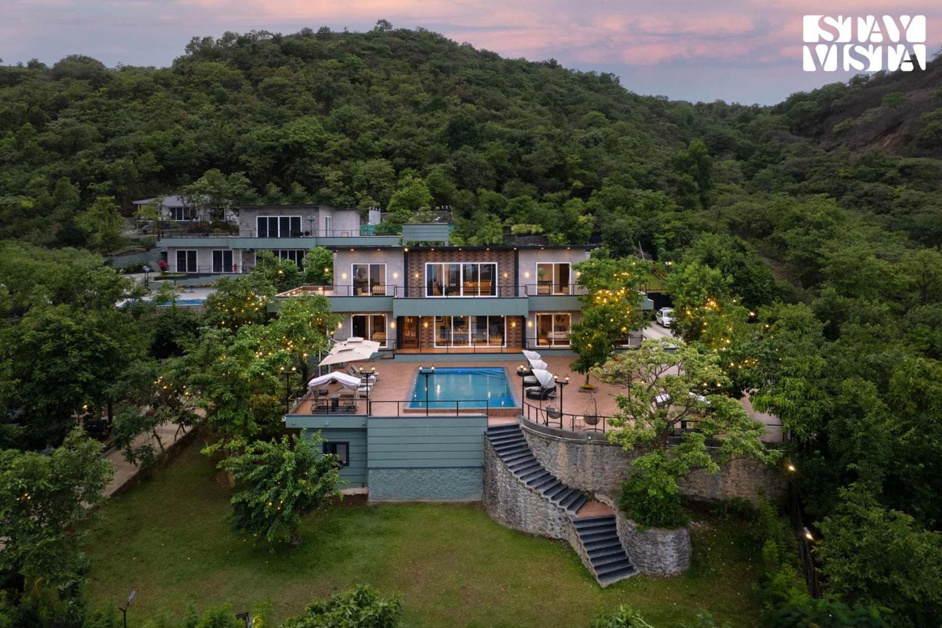 Stayvista At La Nirvana With Pool, Music Speaker & Indoor-Outdoor Game Lonavala Exterior foto