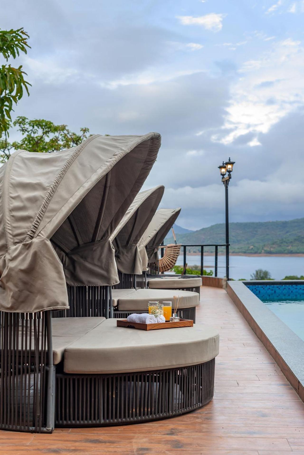 Stayvista At La Nirvana With Pool, Music Speaker & Indoor-Outdoor Game Lonavala Exterior foto